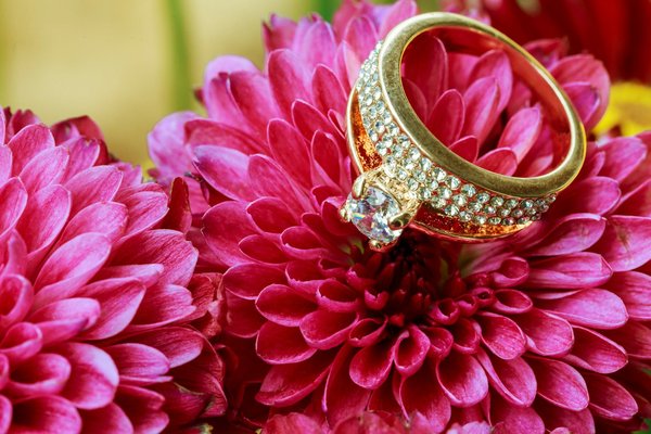 Une bague plaquée or pour femme : de l'élégance à portée de main