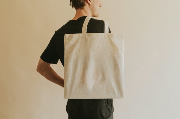 Comment bien porter un tote bag ?