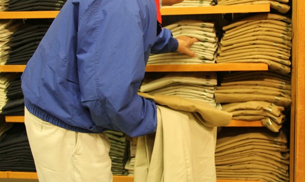 Comment styliser un pantalon en lin pour homme ?