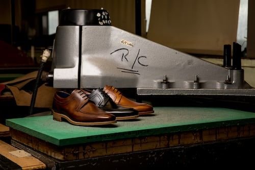 Rehaussez votre style automne-hiver avec les dernières tendances de mode derbies